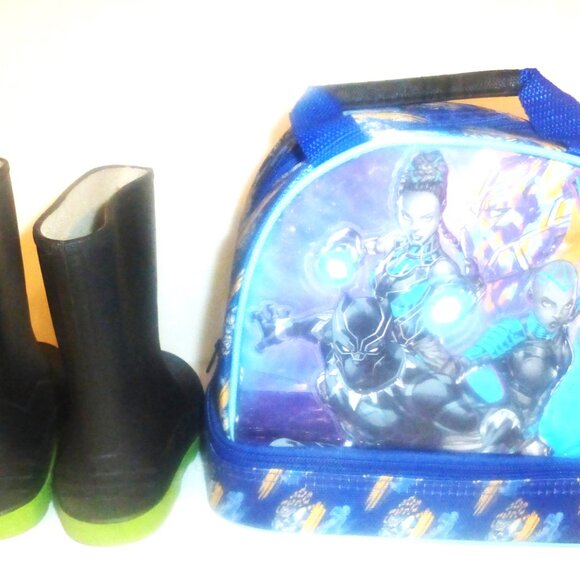 SHO1 - Kids RAIN BOOTS 7 & Heys Avengers Comic LUNCH BAG Lunch Cooler BACKPACK - Picture 4 of 12
